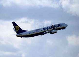 Ryanair apologises for flight delays caused by air traffic control staff shortages news-19082024-004054
