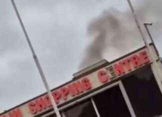 Emergency Response: Gardai and DFB Respond to Fire at Dublin Shopping Centre news-20082024-005929