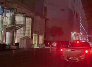 Tragic Incident: Irish Tourist Falls to Death from Balcony in Luxury Thailand Hotel news-20082024-130346