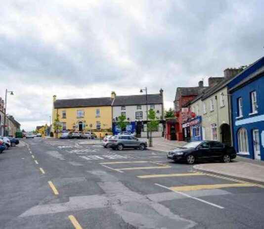 Protest in Sixmilebridge over Pilot School Bus System – Clare Echo news-22082024-065022