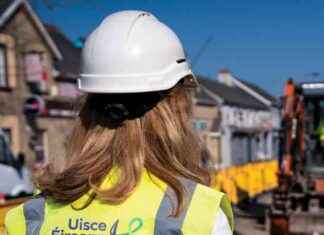Restoring Water Supply in Castleknock: Uisce Éireann Crews on the Job news-18092024-153323
