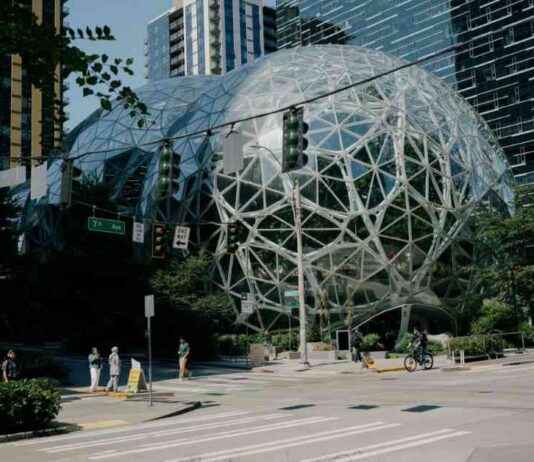 Revolutionizing Workplace Meetings: Amazon’s Initiative to Eliminate Unproductive Meetings news-21092024-110934