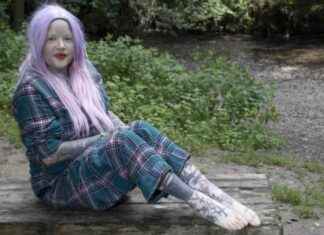 Welsh Mother Conceals Extreme Tattoos on Halloween to Avoid Scaring Children news-17102024-082531