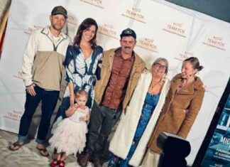 Fundraiser for Baywatch Star Mike Newman Hosted by Hulu Baywatch Documentary Director Matt Felker news-17112024-222649