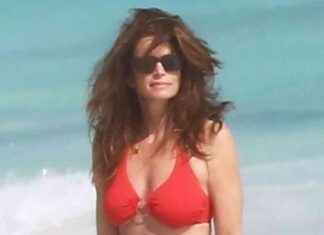 Cindy Crawford Stuns in Red String Bikini on Cancun Beach: Sexy Seaside Moment cindy-crawford-stuns-in-red-string-bikini-on-cancun-beach-sexy-seaside-moment