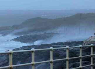 Ireland Weather Updates: Met Éireann Warns of Continued Danger from Storm Éowyn reland-weather-updates-met-ireann-warns-of-continued-danger-from-storm-owyn