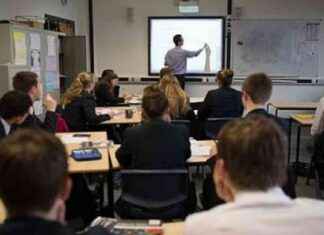 Parents Support Phone Ban in Schools: Relentless Pressure (10 words) parents-support-phone-ban-in-schools-relentless-pressure-10-words