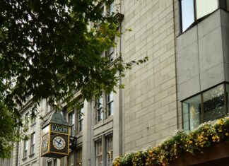 Easons Dublin: Discover Why It’s The Ultimate Bookstore Experience