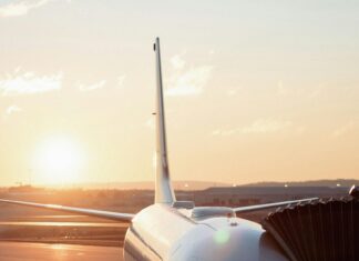 Delta Flight DL275 Diverted: Mastering Crisis Management at LAX Delta Flight DL275 diverted, DL275 LAX diversion, Delta emergency landing LAX, DL275 flight update, Delta diverted flight news, DL275 incident report, LAX airport flight diversion